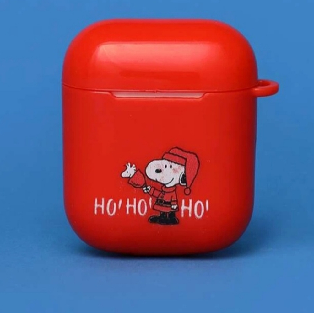 NWT ROMWE Snoopy Airpods Case.